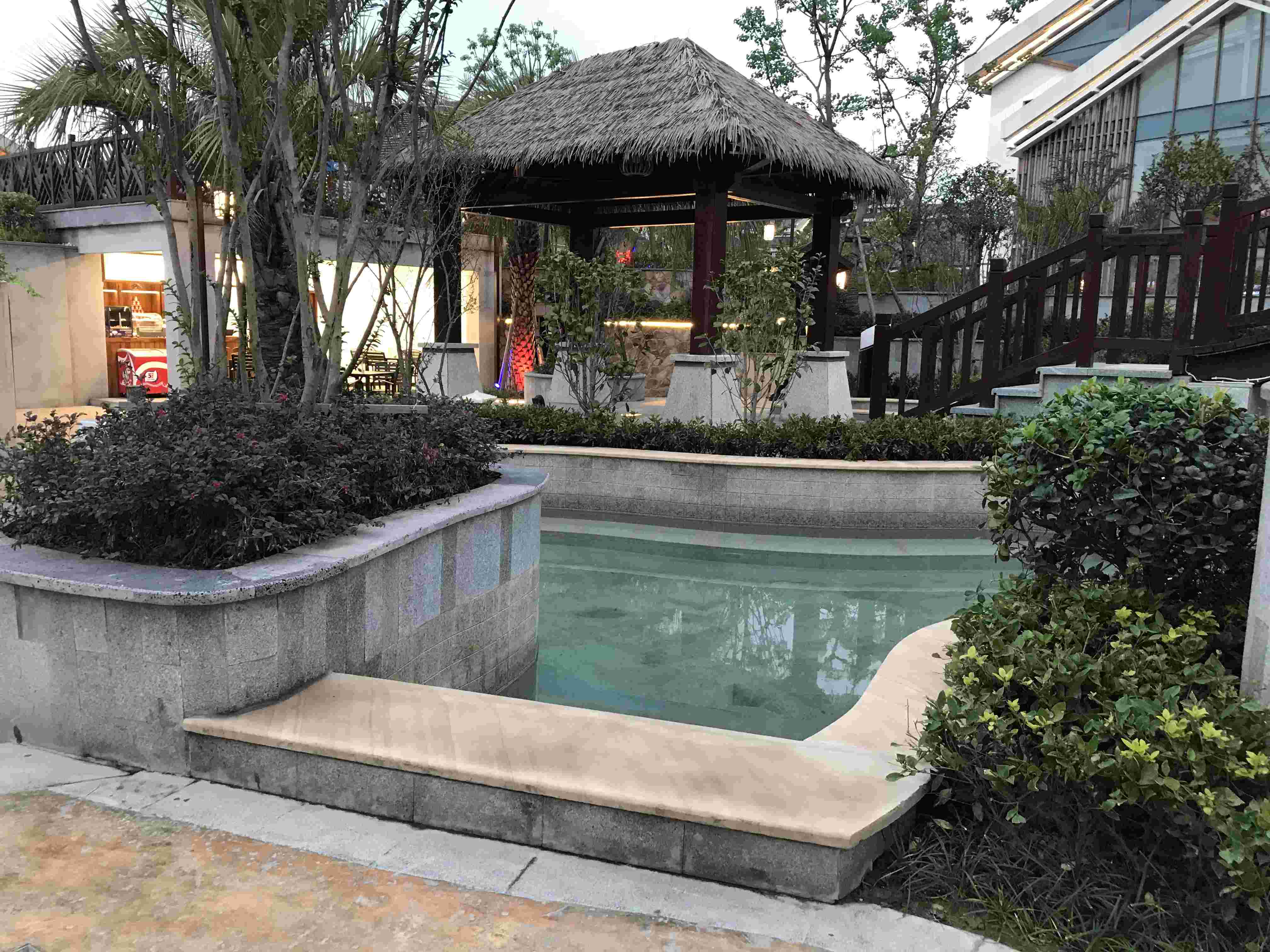 11室外温泉泡池区一角.jpg